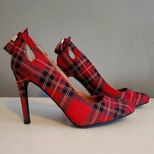 Plaid Stiletto Heels with Keyhole and Tassel. Like New Condition. Size 6.